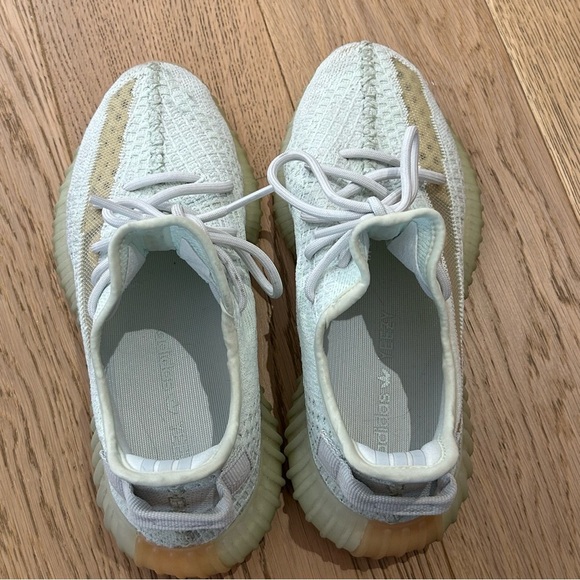 Yeezy Boost 350 v2 Hyperspace main image 9